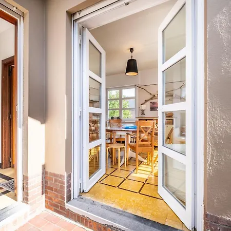 In With Terrace & Garden *